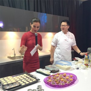 Chef John See takes about bake with confidence with The PerfectBake baking sensor which the oven will automatically set the ideal heating mode, temperature and length of time to produce perfectly baked goods
